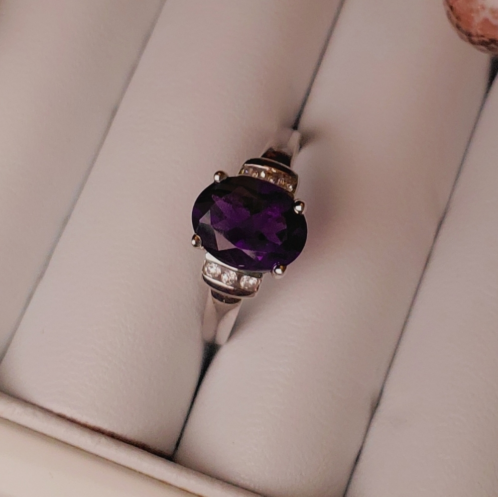 10k White Gold and Amethyst Ring